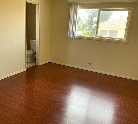 5th image of 1130 N Lake Ave