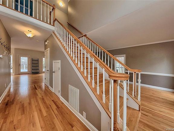3rd image of 134 Oasis Ln