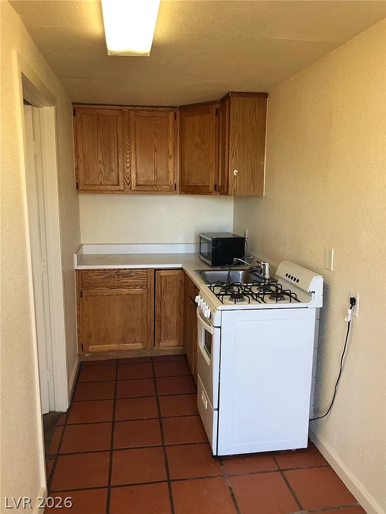 Building Photo - 227 Kansas Ave #B