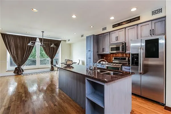 Sold by Avenue Sotheby's International Realty | media 19