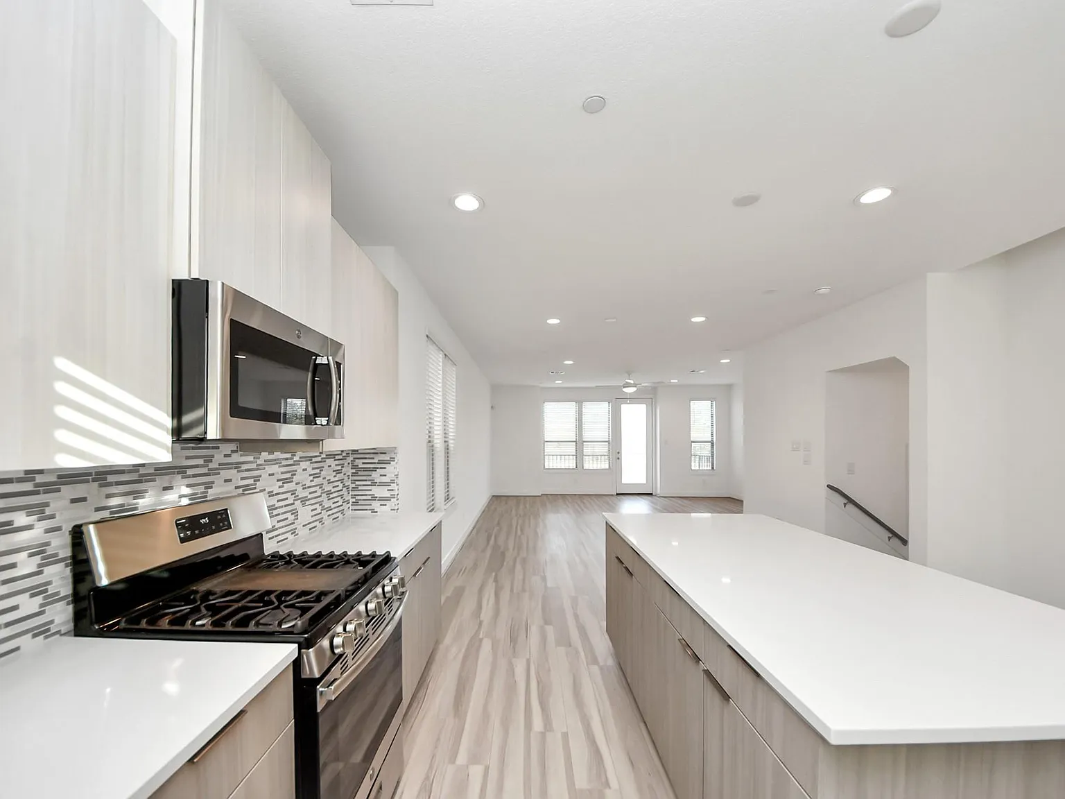 2 bed, 1.5 bath, 1565 sqft, $1,775 — Photo 4