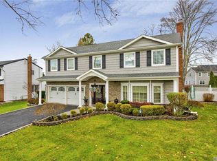 141 Rumford Rd, Kings Park, NY 11754