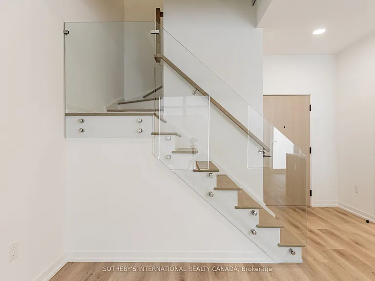 5 York Rd #TH101 — Photo 7