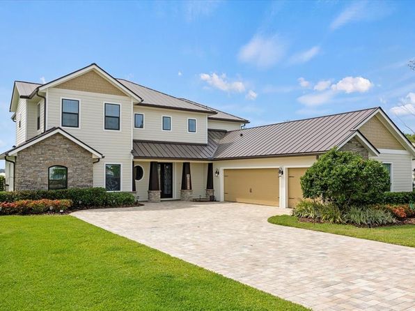 17648 Live Oak Dr, Tavares, FL 32778
