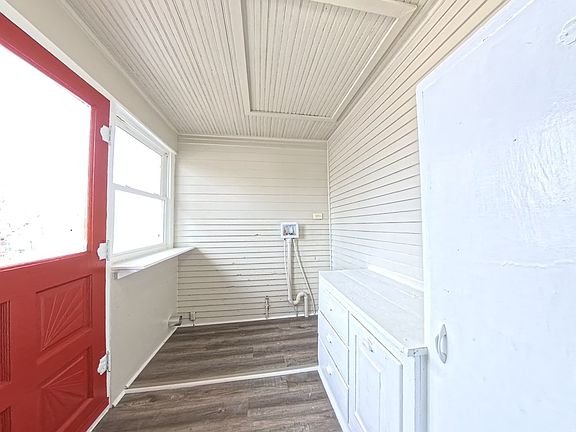 5th image of 806 S Roche St