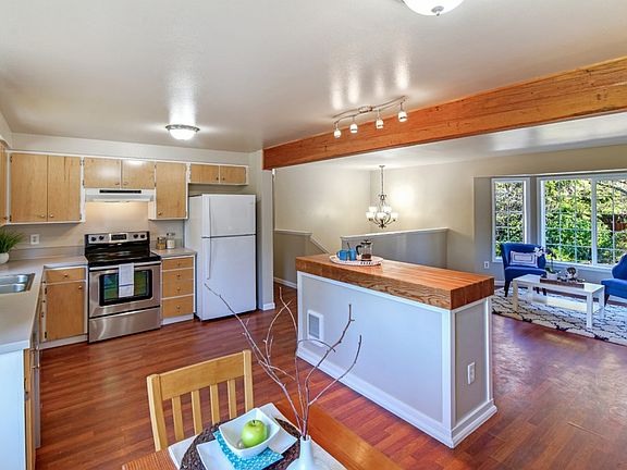 3rd image of 7555 NE Beachwood Ave