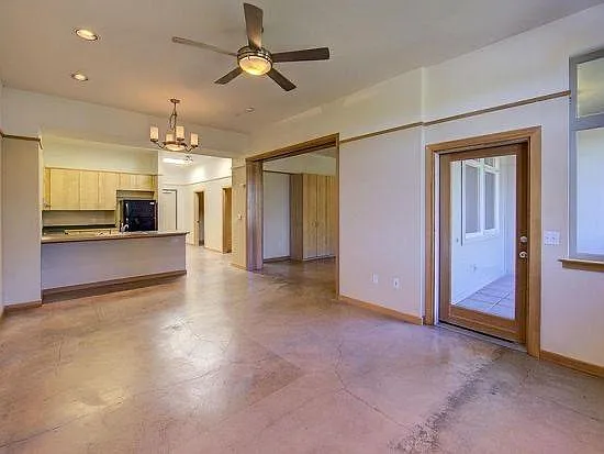 2205 Ashland St — Photo 1