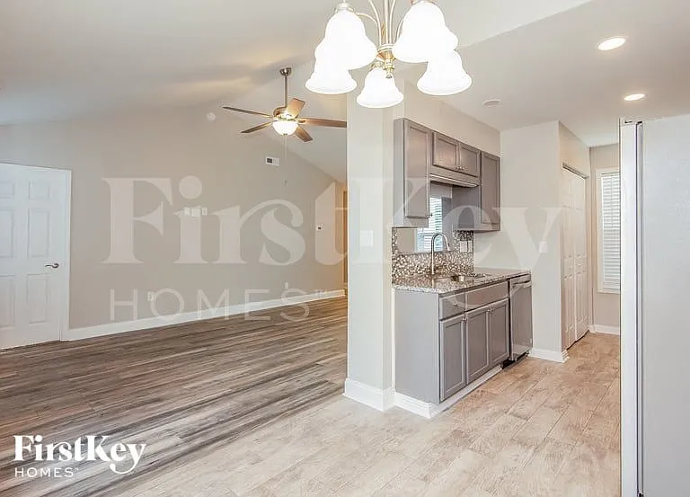3113 Strong Box Ln — Photo 5