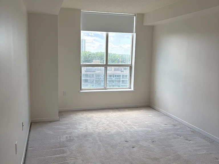 21 Overlea Blvd #902 — Photo 14