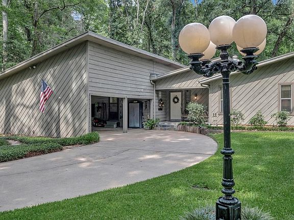 3rd image of 2022 NE Stallings Dr