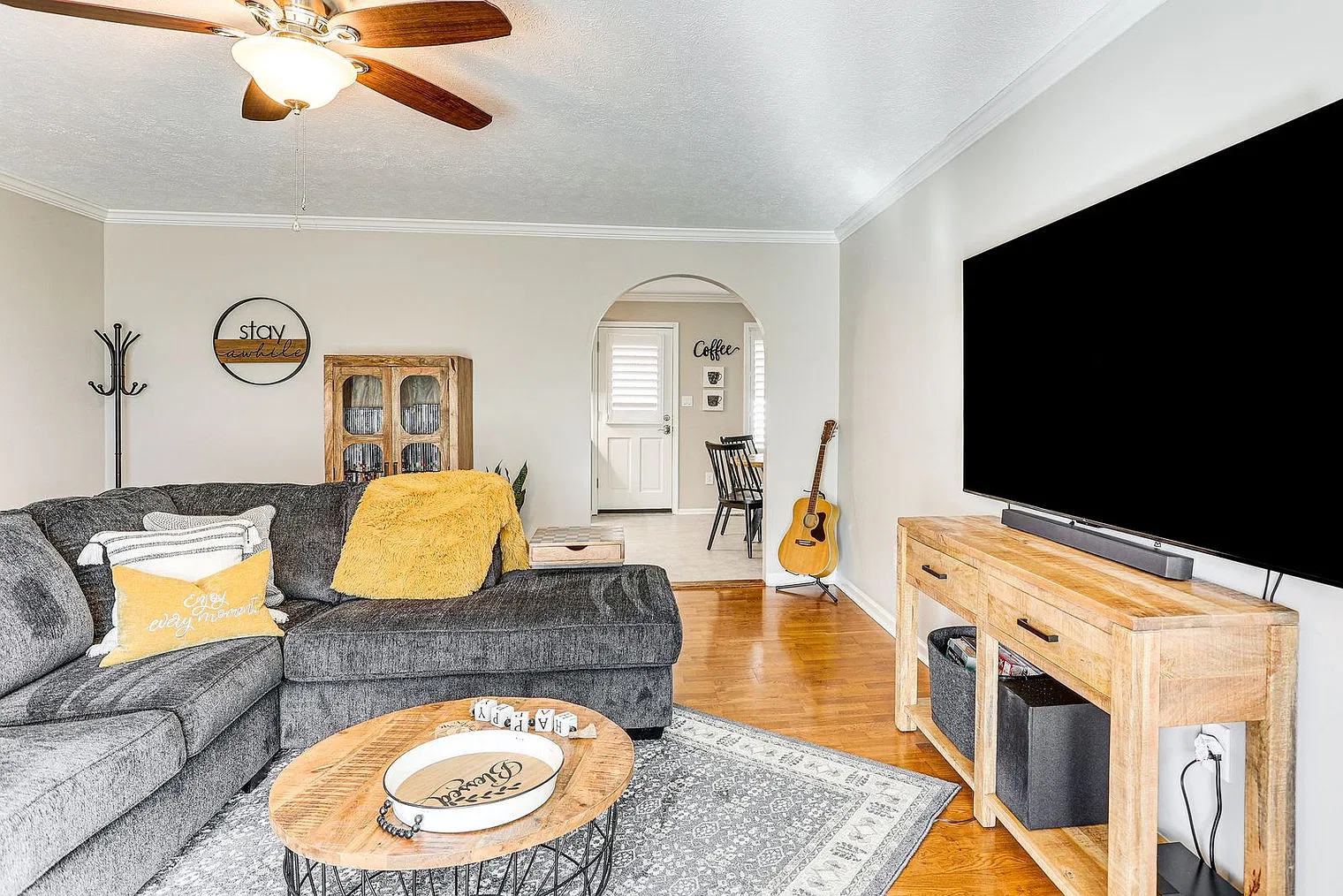 3 bed, 2.0 bath, 1496 sqft, $4,419 — Photo 4