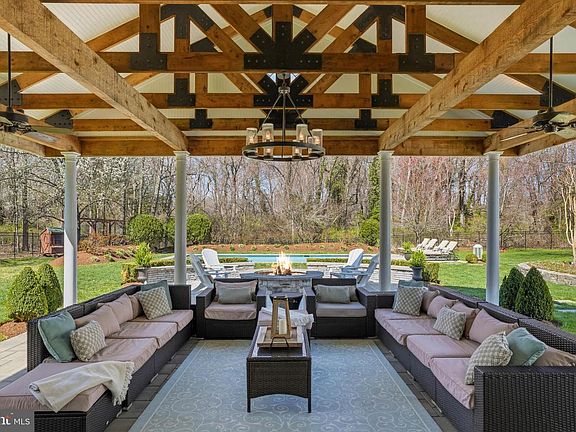 3rd image of 1292 Spa Rd