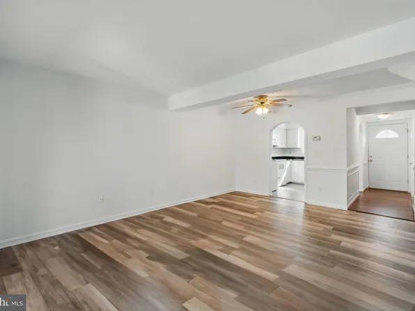 1040 Brixton Ct, Sterling, VA 20164