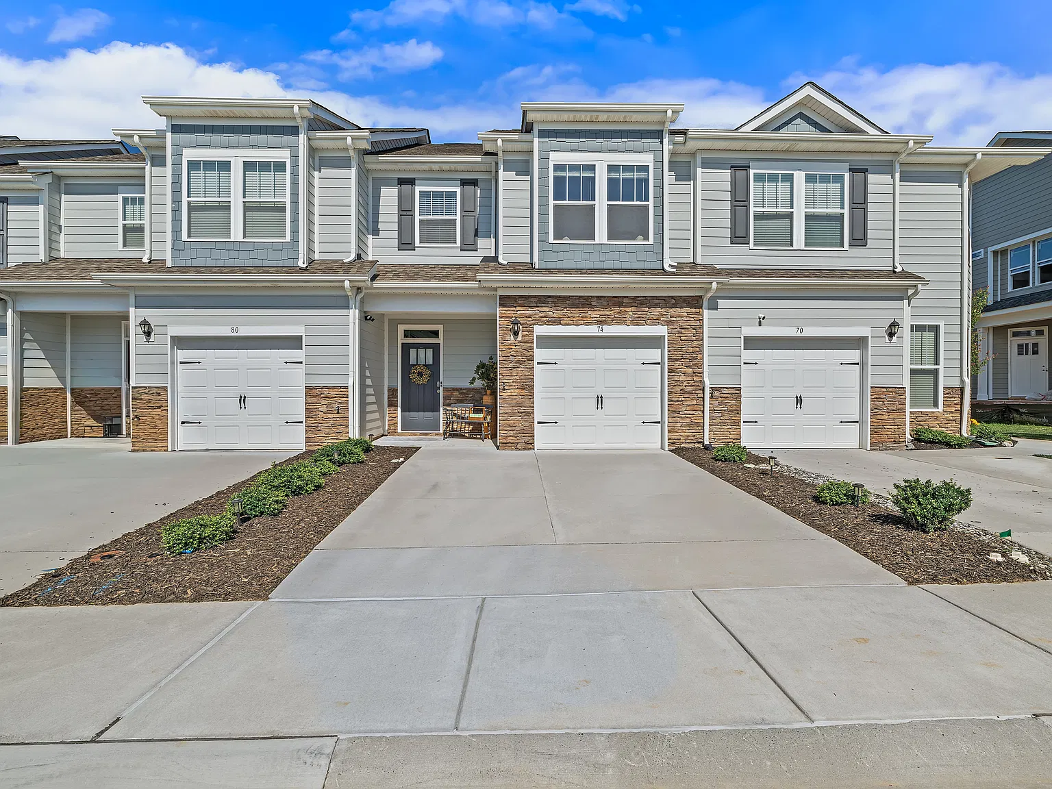 3 bed, 2.5 bath, 1711 sqft, $2,500 — Photo 3