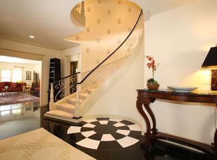 1551 E Goodrich Ln, Fox Pt, WI 53217