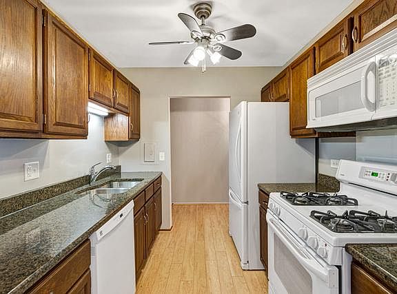 4th image of 840 Wellington Ave Unit 501