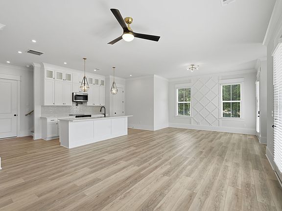 5th image of 311 Orchid St