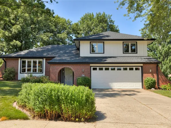 9831 Clark St, Clive, IA 50325