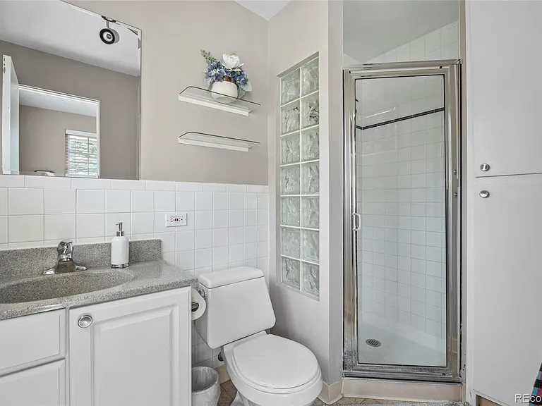 281 Niagara St — Photo 26