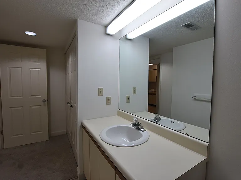 507 W Green St — Photo 21