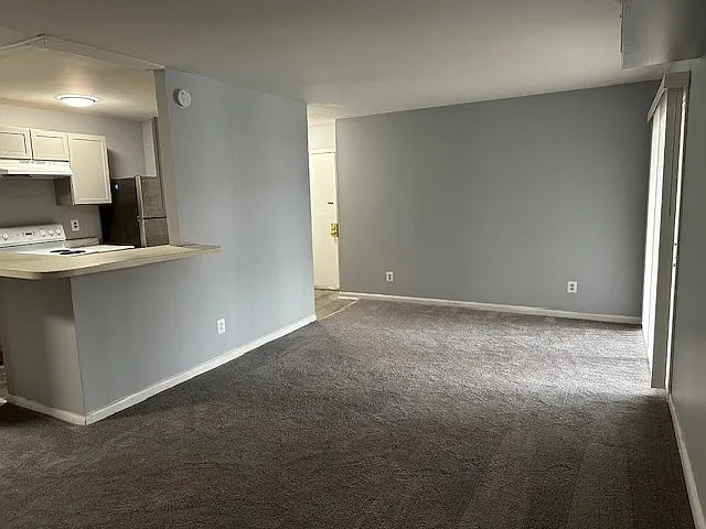 Holly Oak Manor — Photo 3
