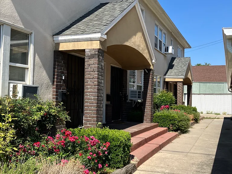1112 Walnut St #8 — Photo 1