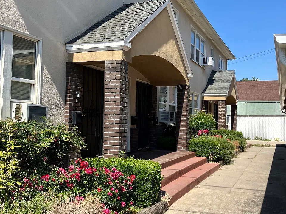 1112 Walnut St #8