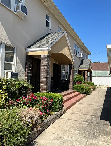 1112 Walnut St #8 Photo 1