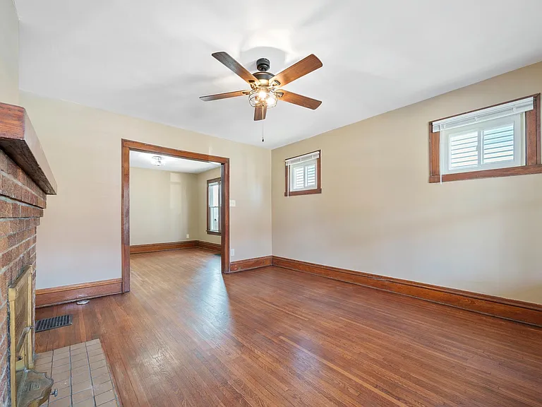 683 E Whittier St — Photo 2