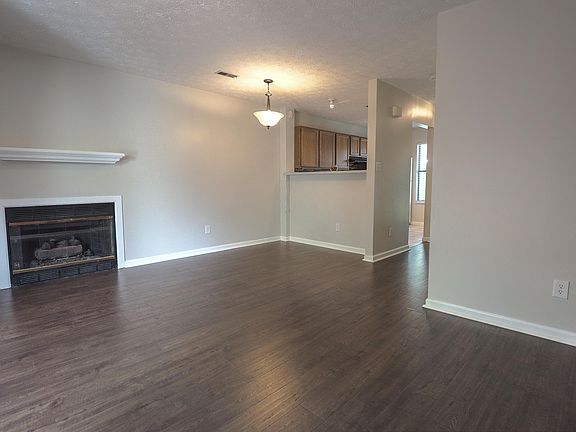4th image of 642 Shadywood Ln
