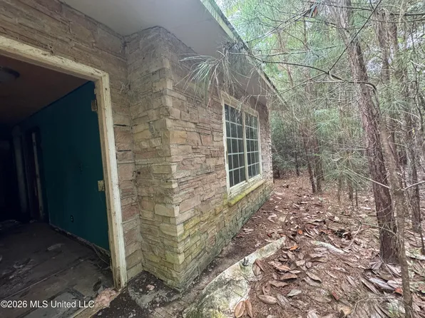 22074 Hightower Rd, Pass Christian, MS 39571