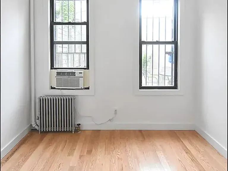 955 Grand St #1L — Photo 9