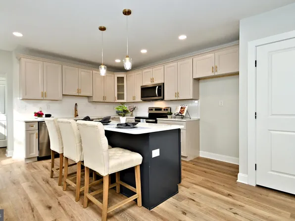 323 Chestnut St, Royersford, PA 19468