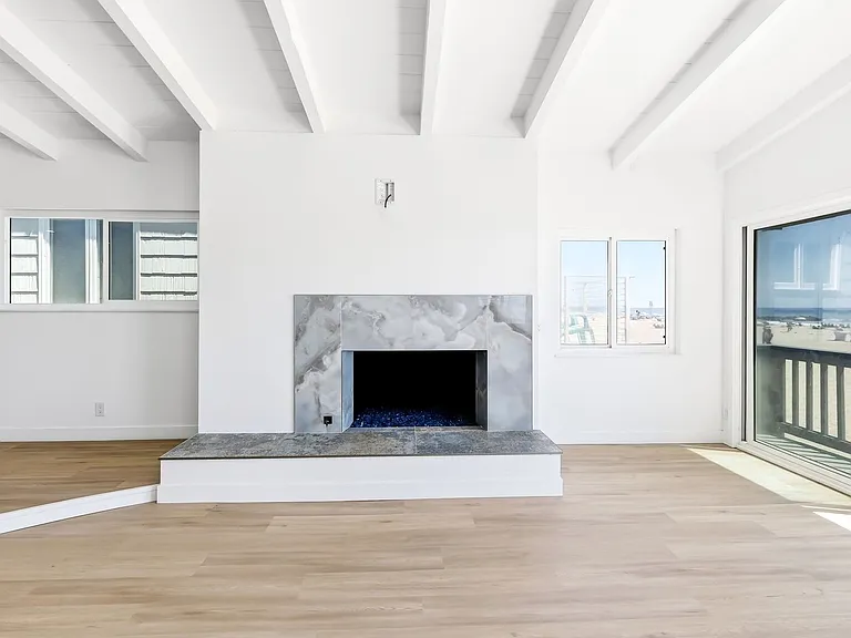 3010 W Oceanfront — Photo 9