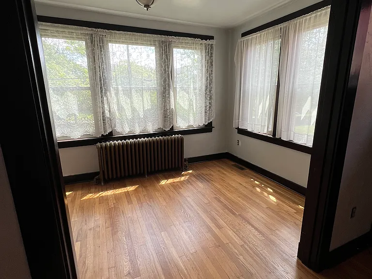 Sun room ... large space, bright and airy!