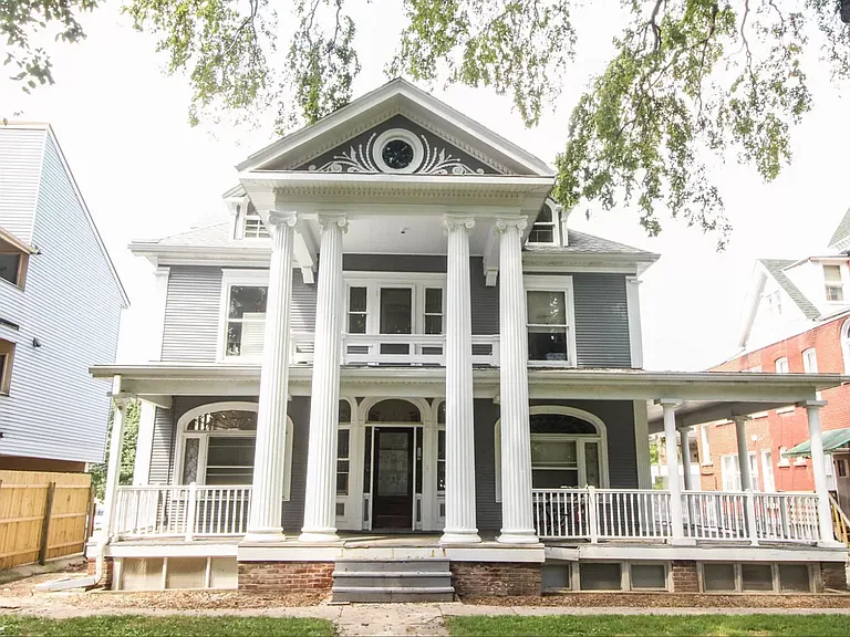 504 W Elm St — Photo 1