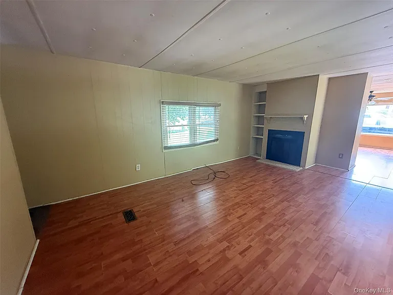 20 Tanglewood Park Dr — Photo 5