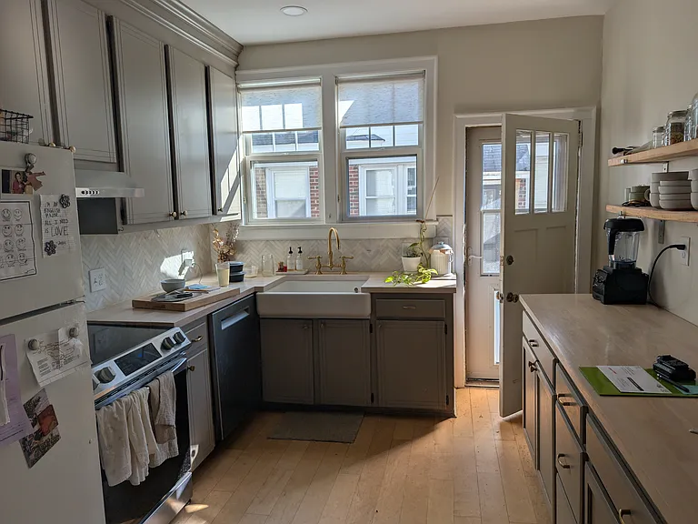 2419 Duncan St — Photo 16