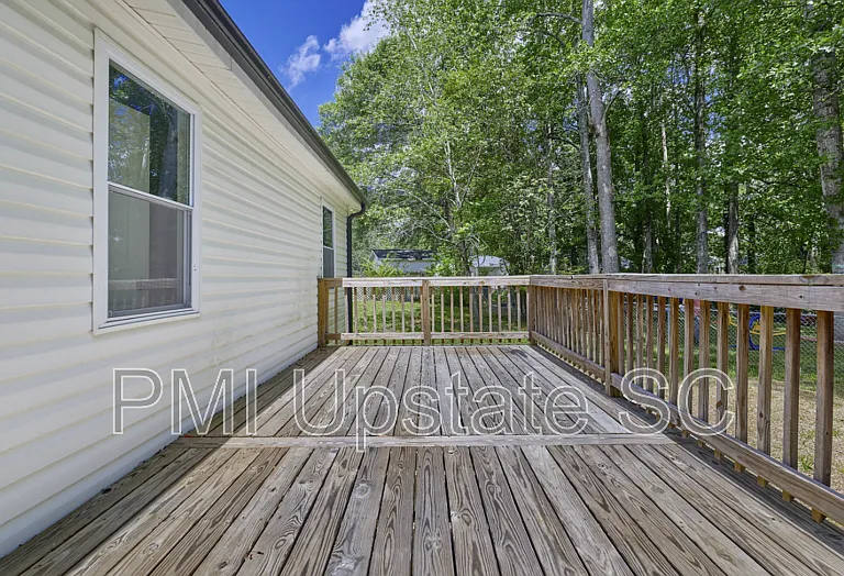 101 Paris View Dr — Photo 3