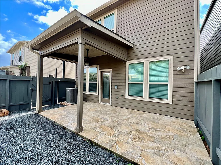 10916 Cannes Memorial Dr — Photo 32