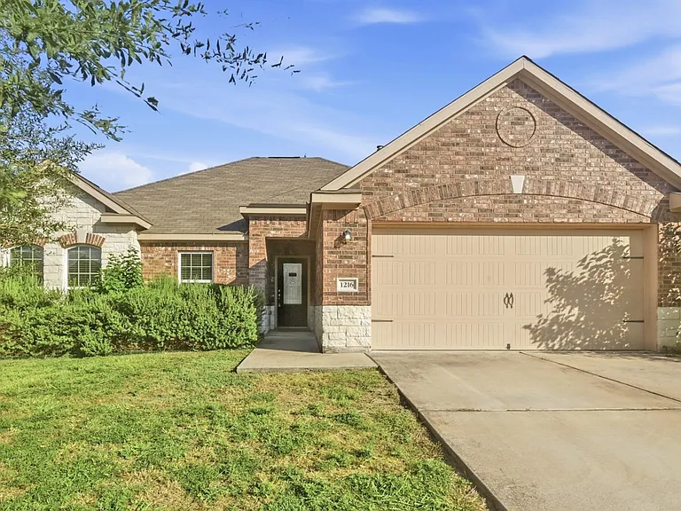 1216 Violet Ln — Photo 1