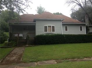 205 S June St, Dearborn, MO 64439