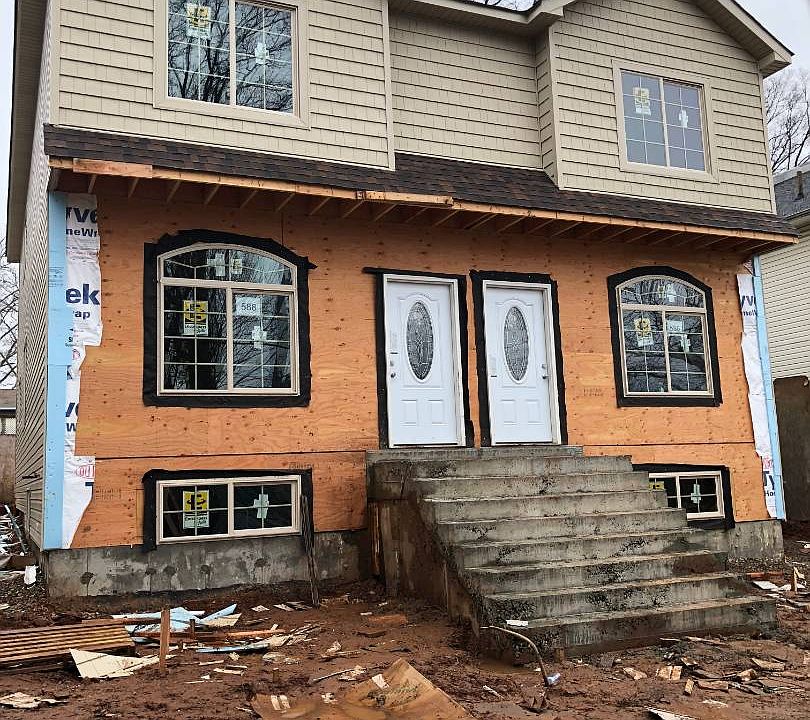 1st image of 586 Woolley Ave