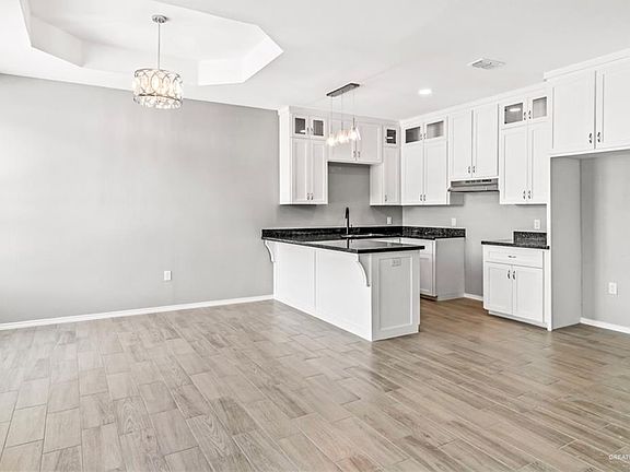 4th image of 300 San Mateo Ave