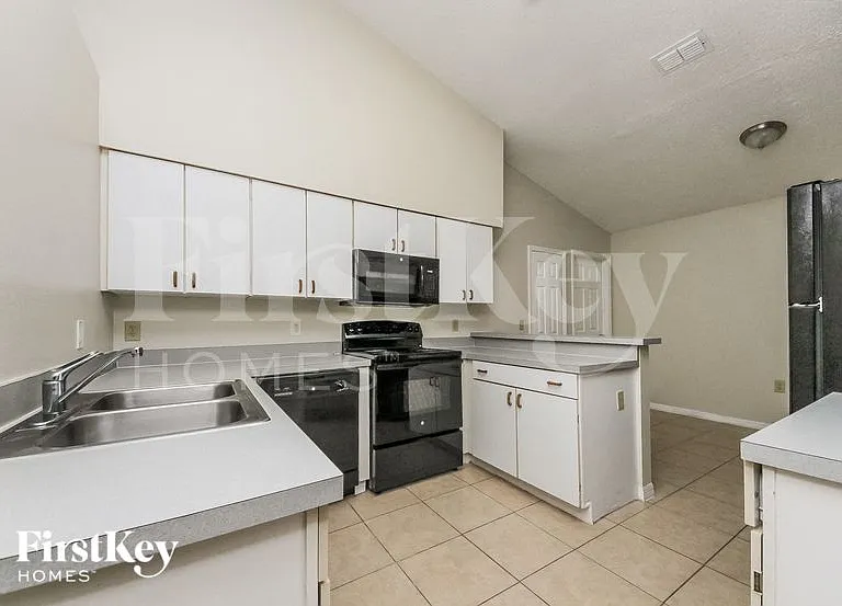 815 Adour Dr — Photo 7
