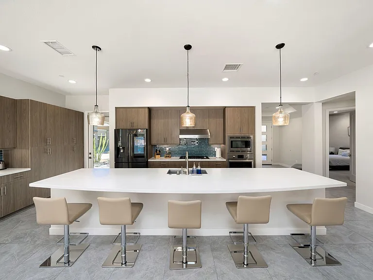 502 Retreat Cir — Photo 3