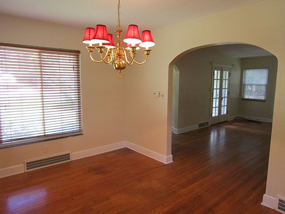 Full dining room