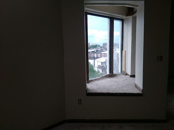 Center area bay light area with storage space.