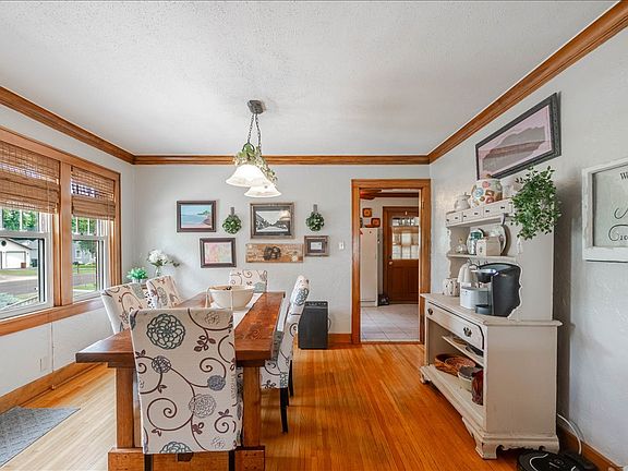 5th image of 111 Loren St