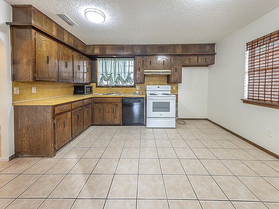 3rd image of 6305 35th St